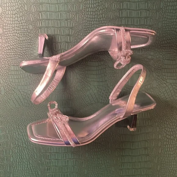 Aldo Cindie silver slingback sandals with silver rhinestone bow and kitten heel - Picture 2 of 8